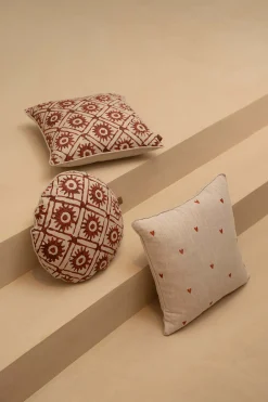 ZUSSS kussen zonnetjesprint 45x45cm peper en zout/brique* Kussens