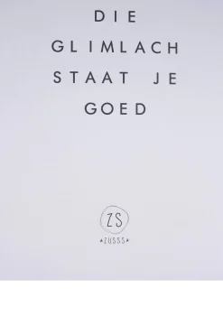 ZUSSS logoposter die glimlach staat je goed* Posters