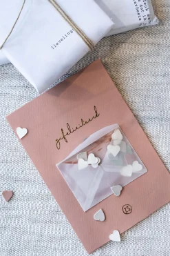 ZUSSS wenskaart hoera met hartjes confetti terra roze* Kaartjes